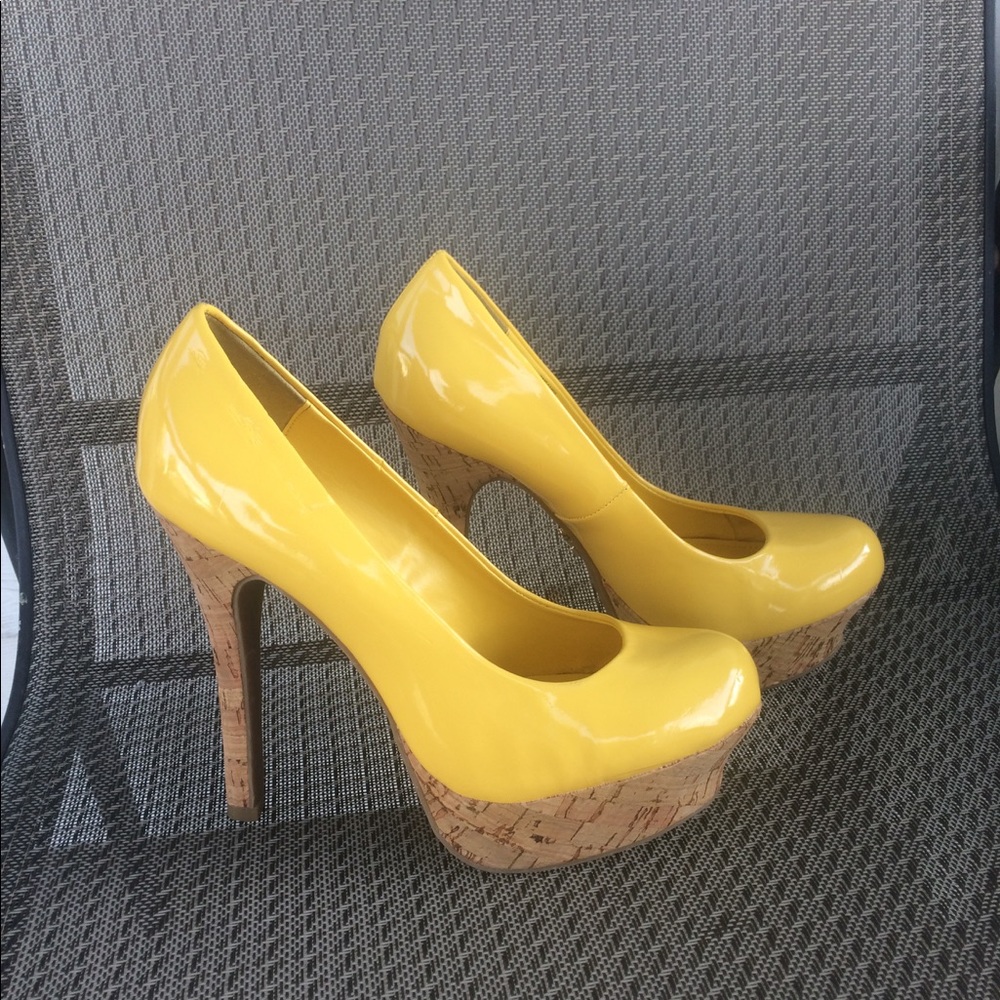 Jennifer Lopez platform heels